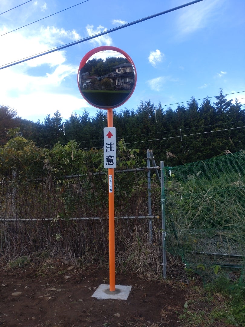 カーブミラー